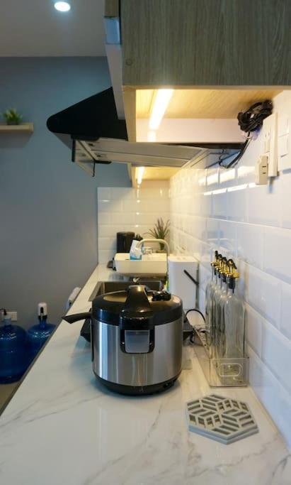 The Fika Room Near Mnl Airport - Scandi Studio Unit With Fast Wi-Fi & Netflix - Read Full Property Desc Before Booking Manila Esterno foto
